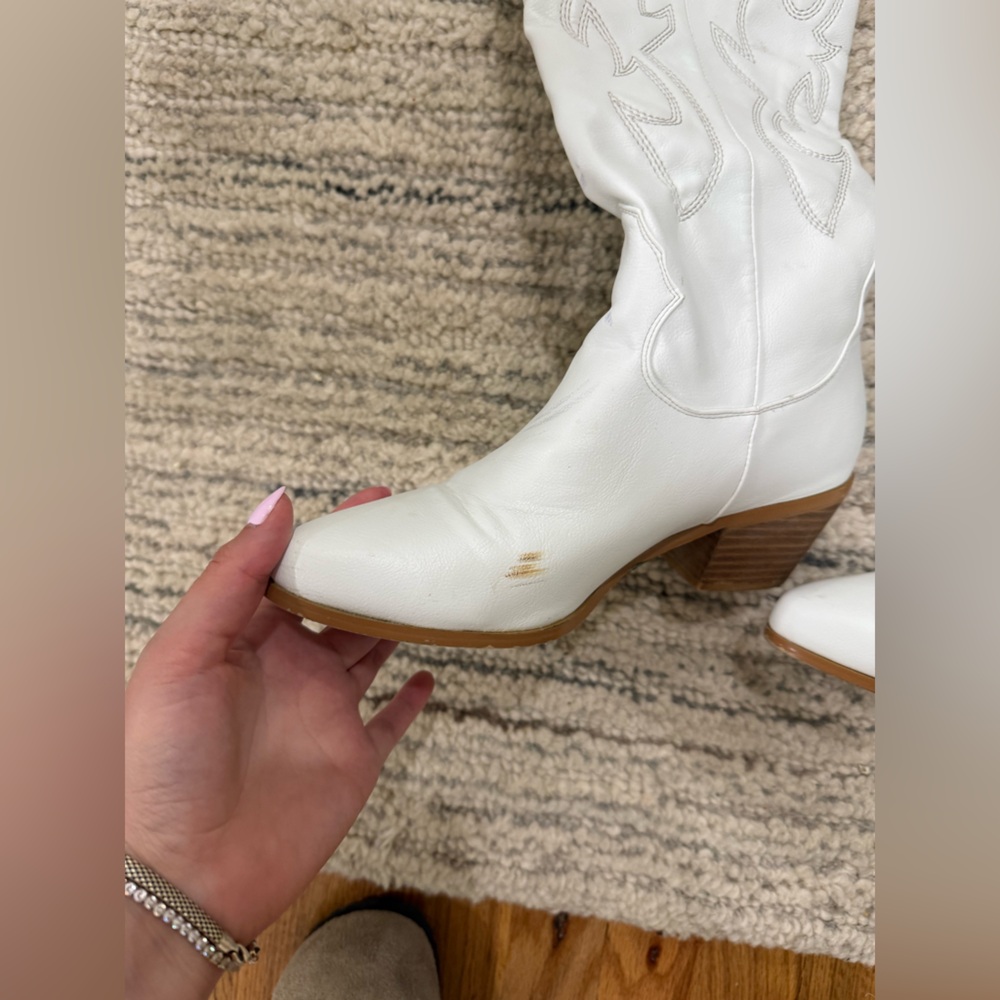 White Western-Style Women's Boots - Picture 5 of 8